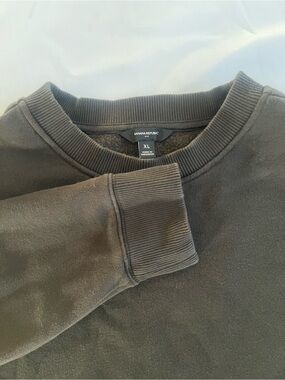 Banana Republic Men's Olive Green Crewneck Sweatshirt